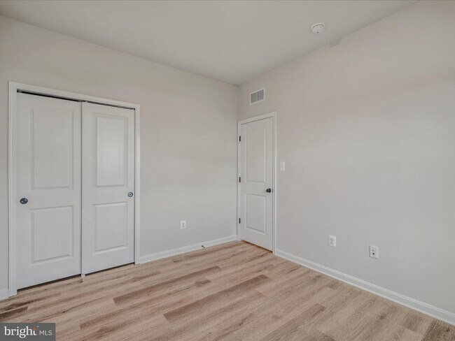 Building Photo - 290 Scoter Rd