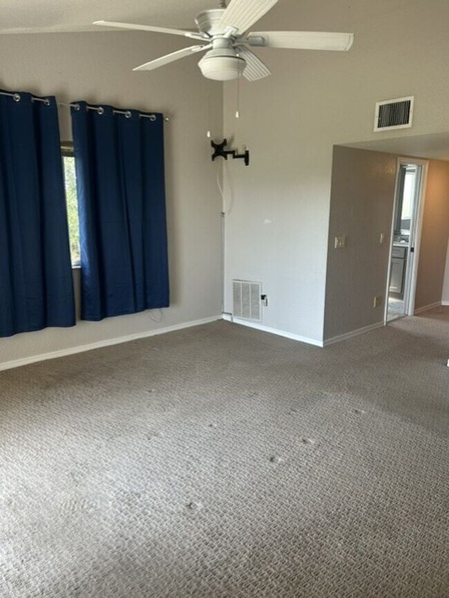 Building Photo - Luxury living with an Intracoastal view and direct access to dock, marina and lift