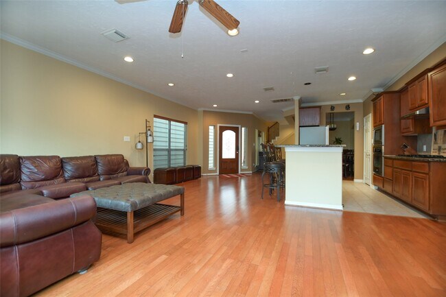 Building Photo - 1375 Ella Pl