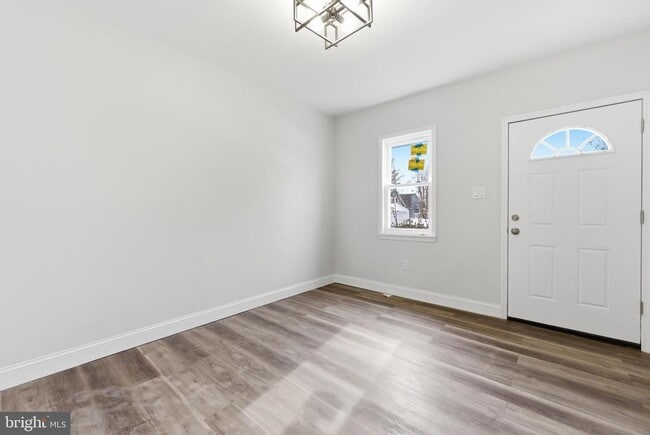 Building Photo - 923 Ridgeway St