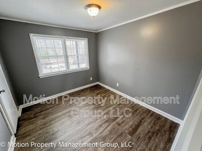 Building Photo - 2728 Pierce Dr N