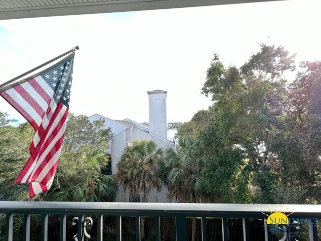 Building Photo - Beautiful Partially Furnished Condo in Downtown Fort Walton Beach!