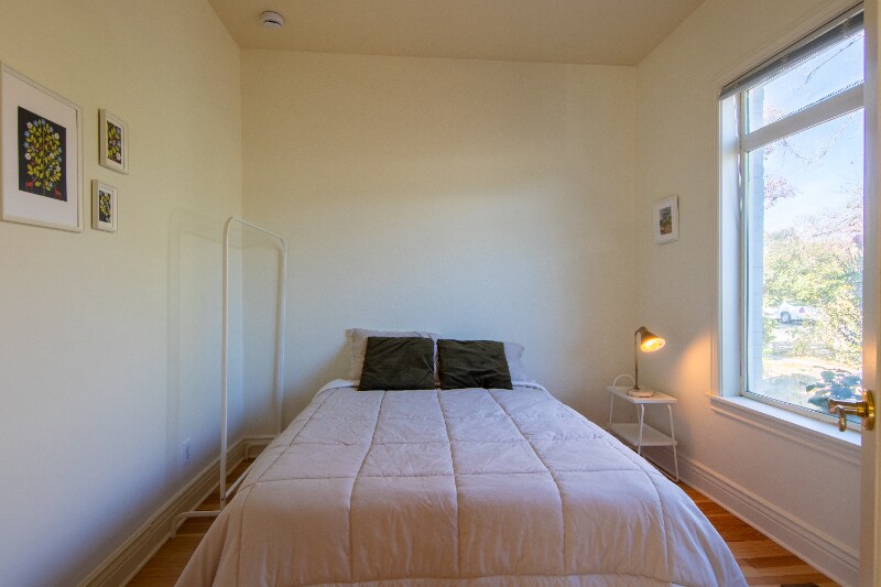 Building Photo - 1748 S 200 E