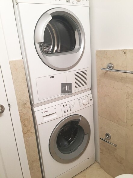 Building Photo - AMAZING 1 BR APARTMENT! WON'T LAST!! NO BR...