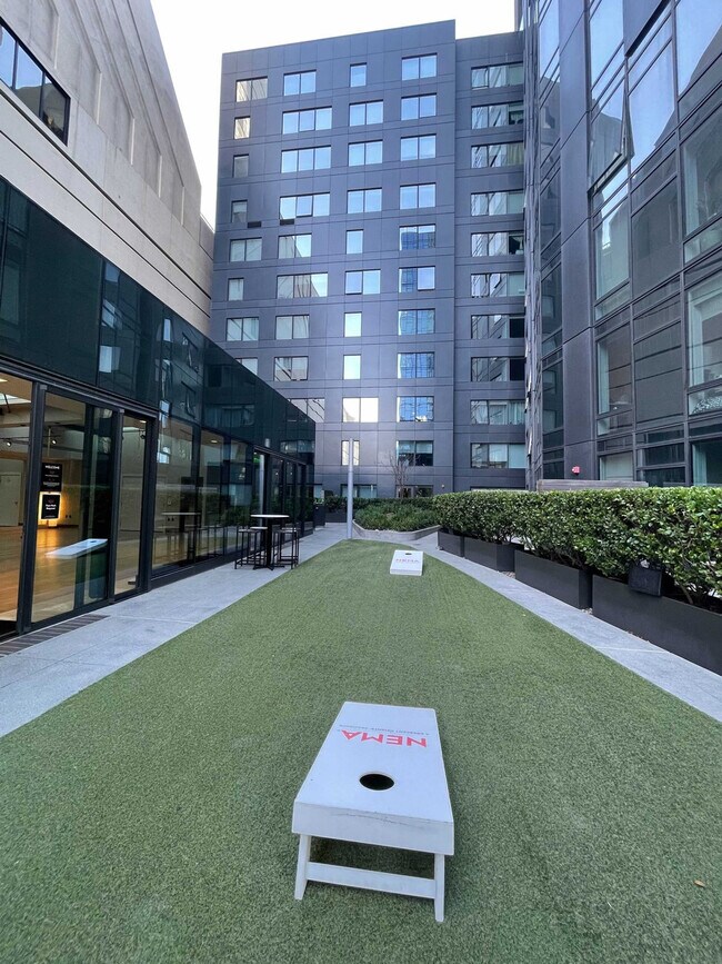 Building Photo - 18 10th St