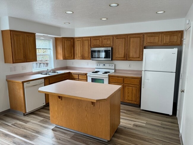 Building Photo - 359 S 58th St