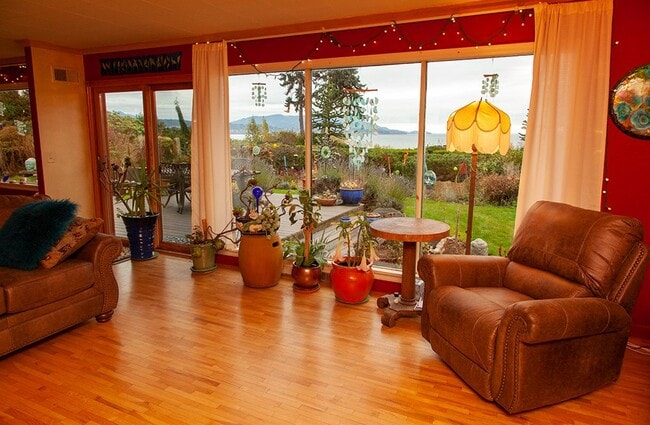 Building Photo - 3805 Marine Way