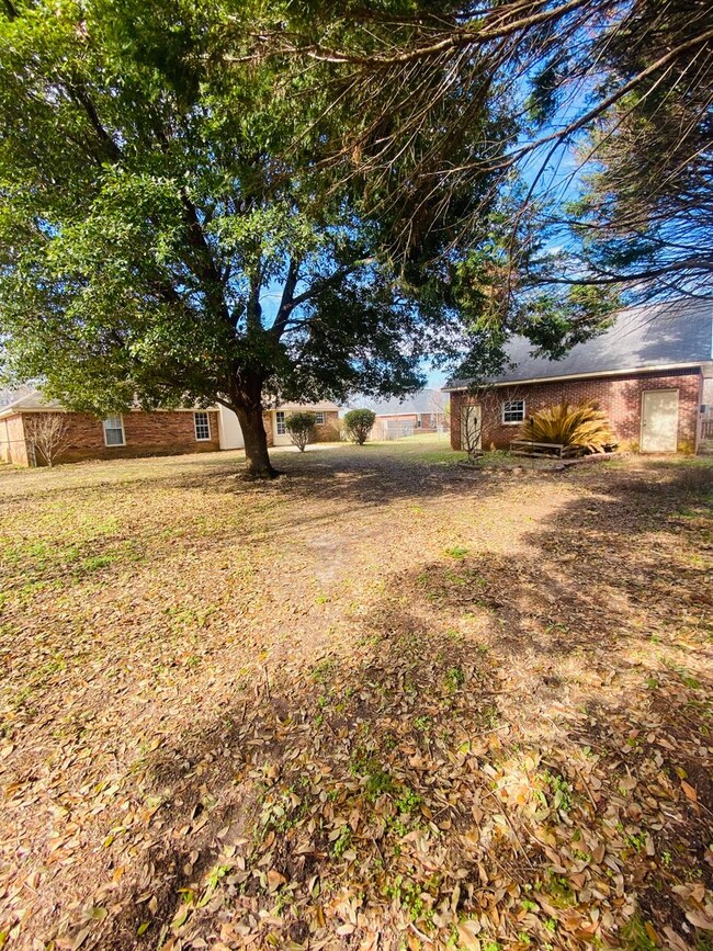 Building Photo - Charming Brick Ranch