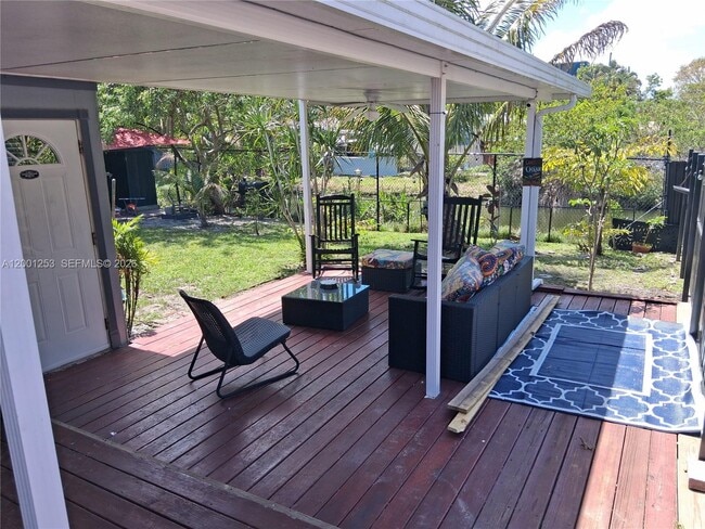 Building Photo - 1000 SW 3rd Ave