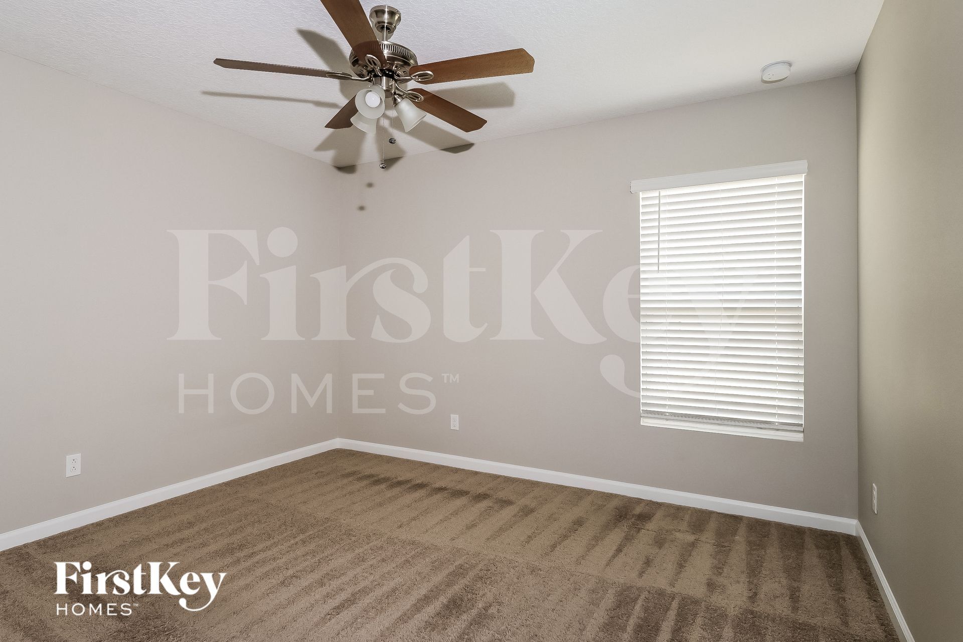 Building Photo - 1480 SW Gadsan Ave