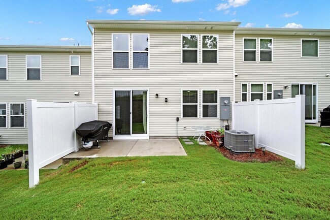 Building Photo - Lovely 3 Bed 3.5 Bath Townhome in Indian L...