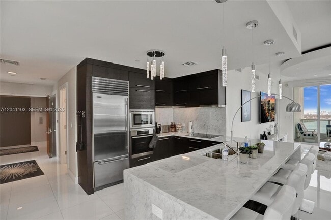 Building Photo - 900 Biscayne Blvd