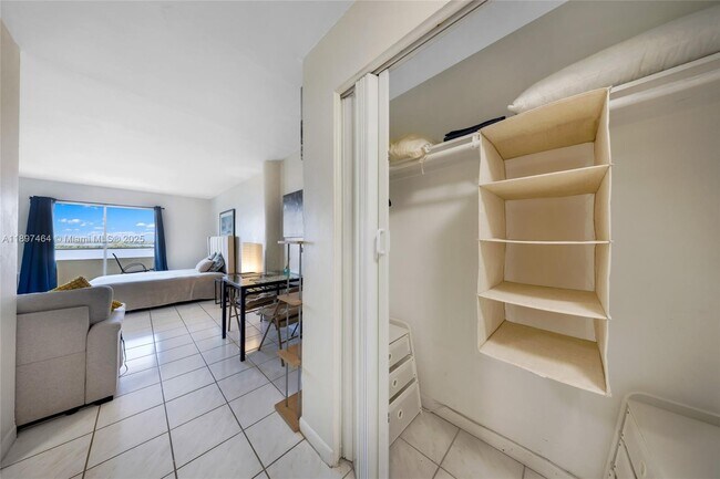 Building Photo - 7904 West Dr