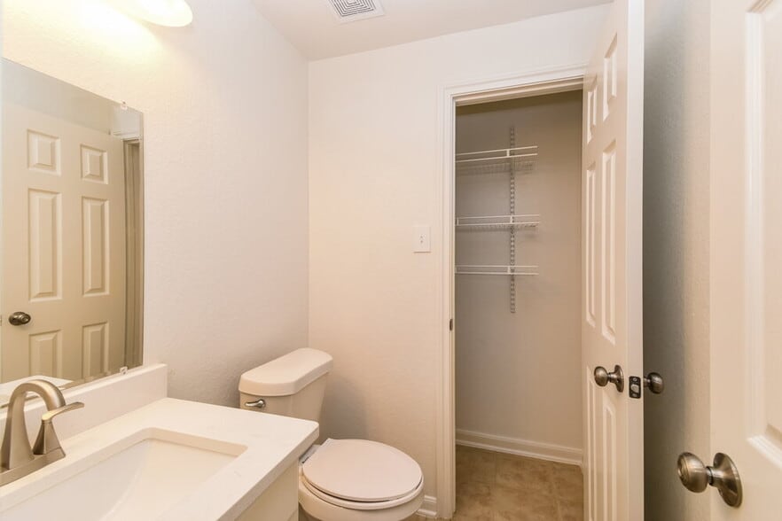 Building Photo - 11305 Shoal Creek Dr