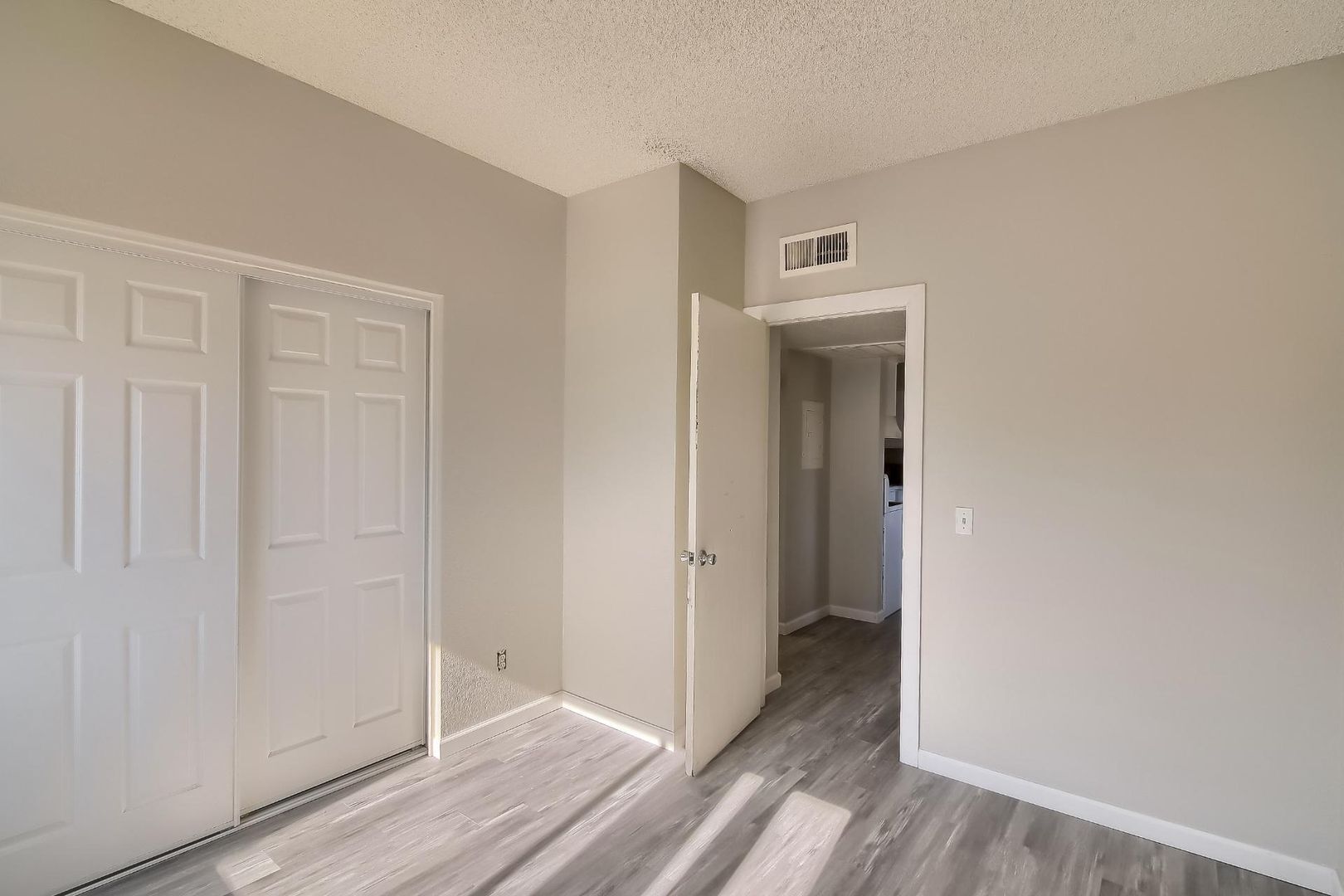 Building Photo - 2814 E Kathleen Rd