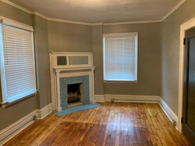 Building Photo - 827 S Braddock Ave