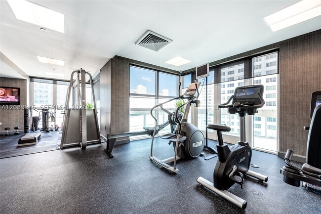 Building Photo - 951 Brickell Ave