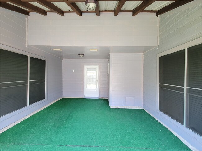 Building Photo - 8747 Fondren Village Dr