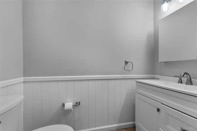 Building Photo - 616 E Broadway