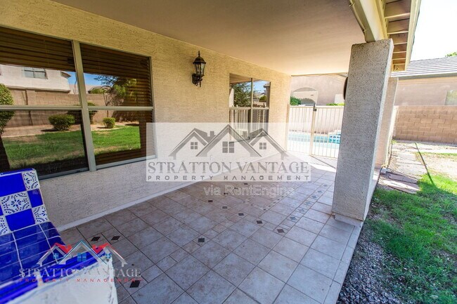 Building Photo - 960 E Constitution Dr