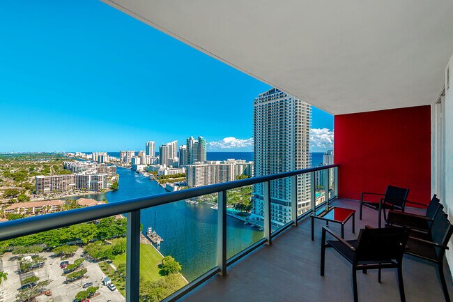 Building Photo - 2602 E Hallandale Beach Blvd