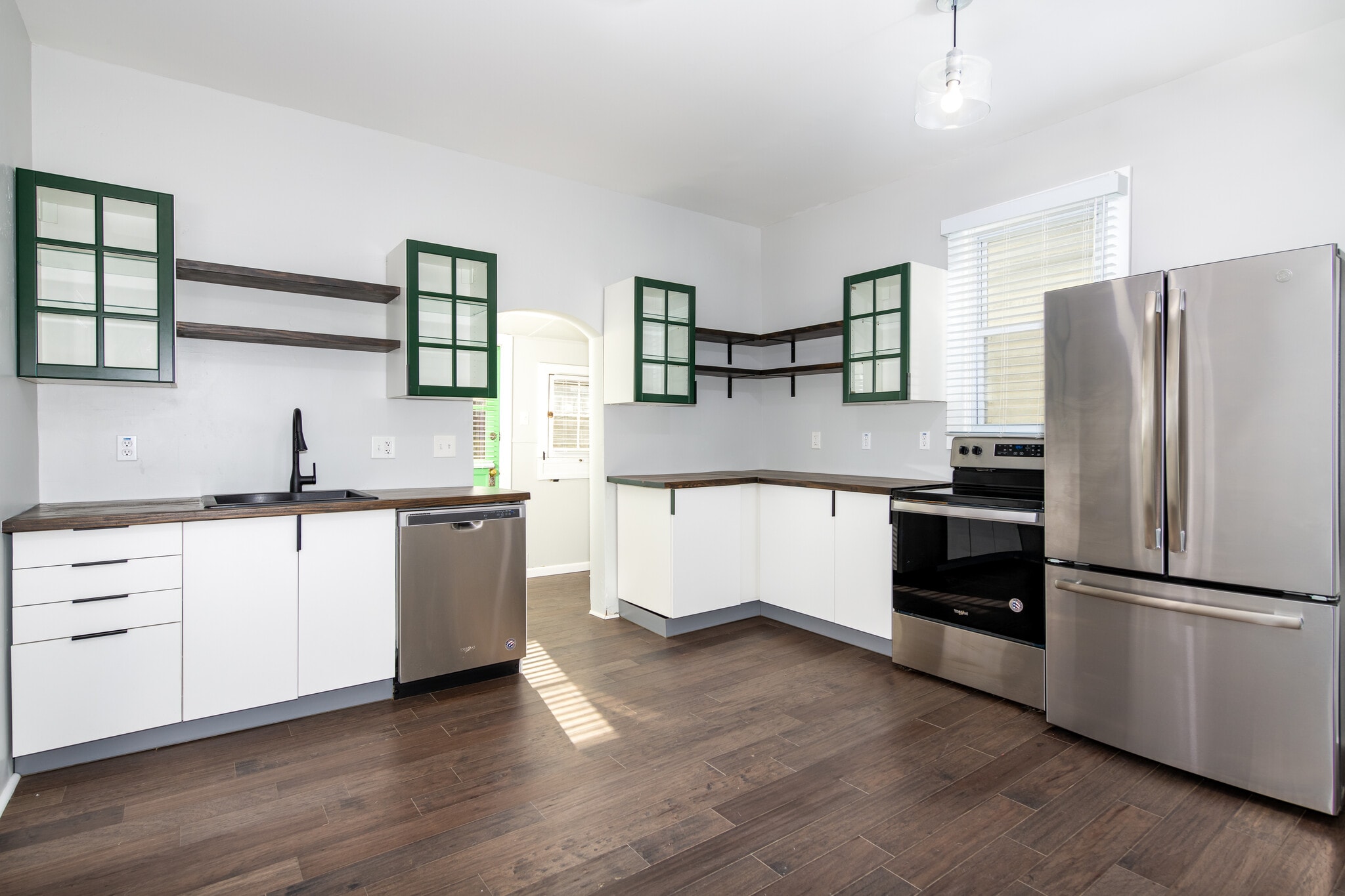 Kitchen - 4160 Juniata St