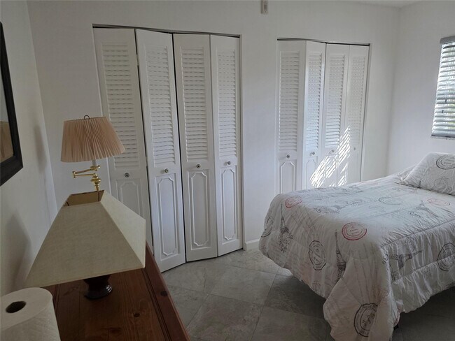 Building Photo - 959 SE 2nd Ave