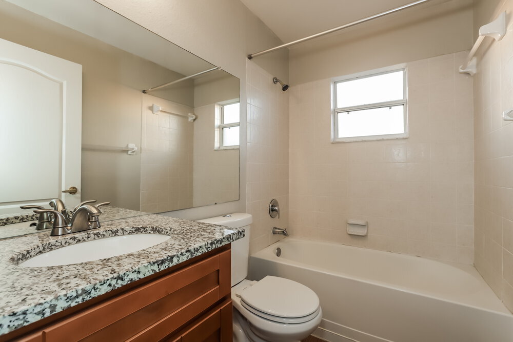 Building Photo - 1710 James Pointe Dr