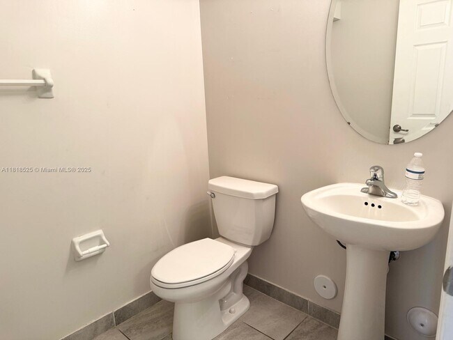 Building Photo - 11941 SW 150th Pl