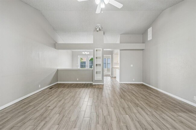 Building Photo - 217 Cypress Dr