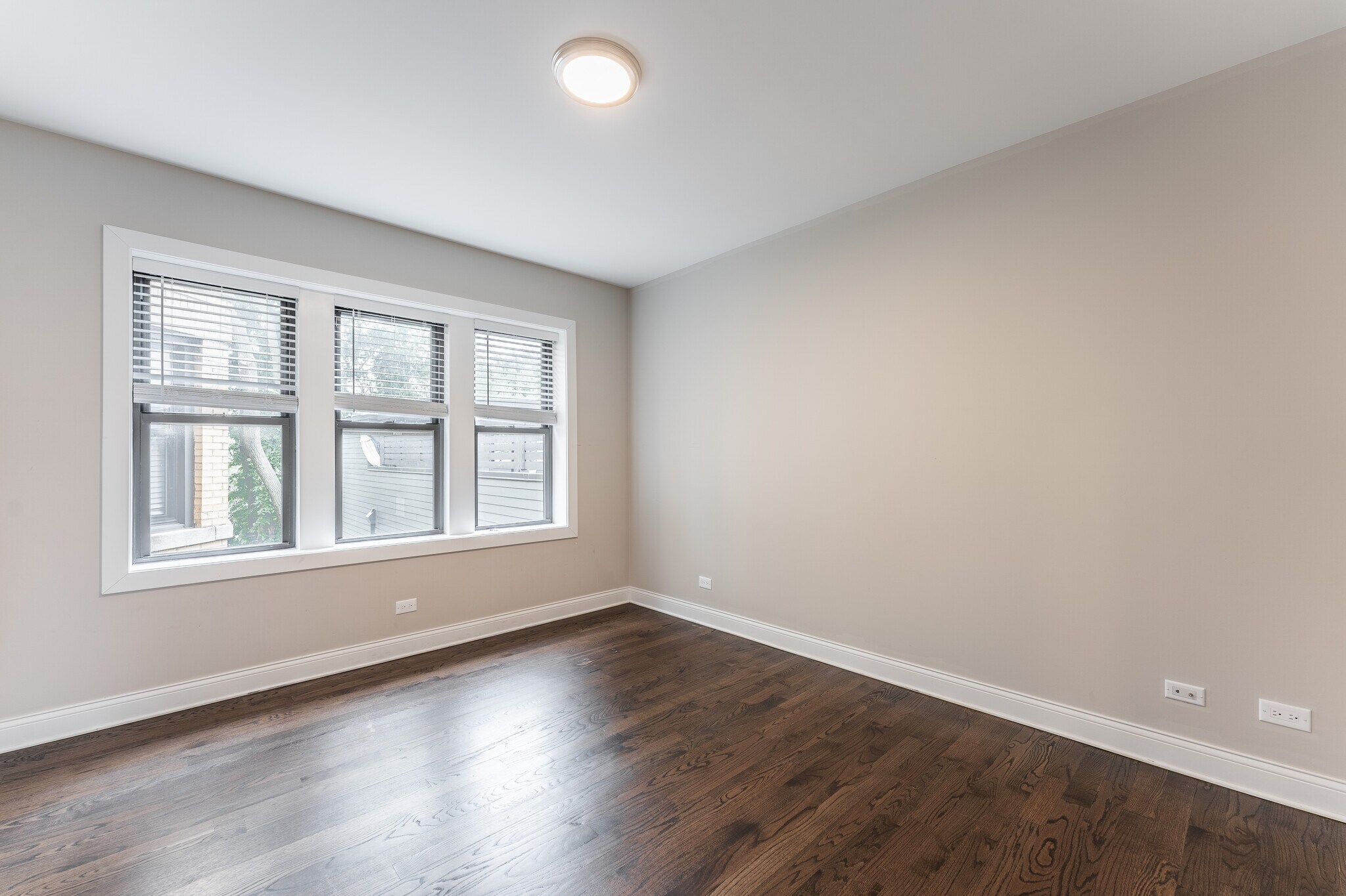 Building Photo - 2238 N Sawyer Ave