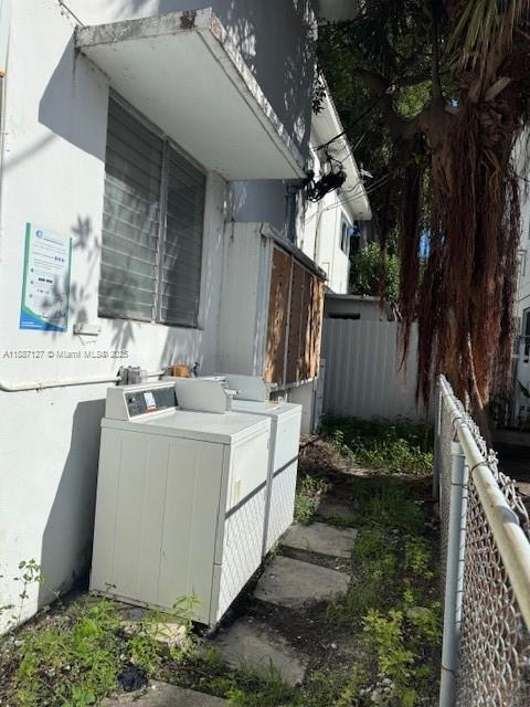 Building Photo - 8132 Harding Ave