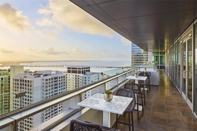 Building Photo - 1395 Brickell Ave
