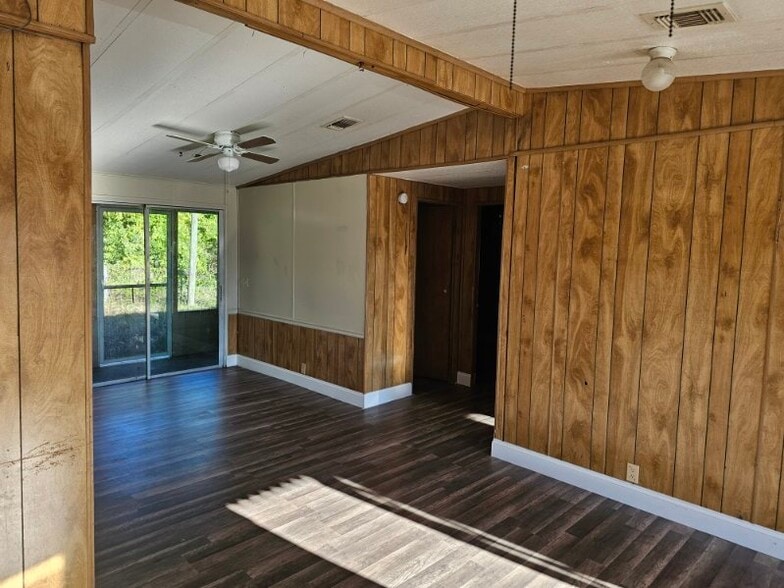 Building Photo - 7566 Peyraud Dr