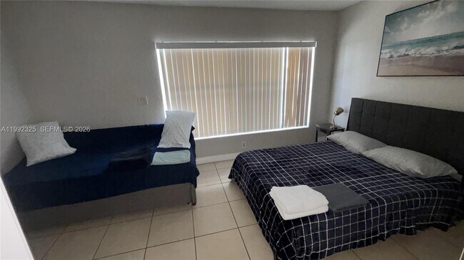 Building Photo - 1120 NE 24th Ave