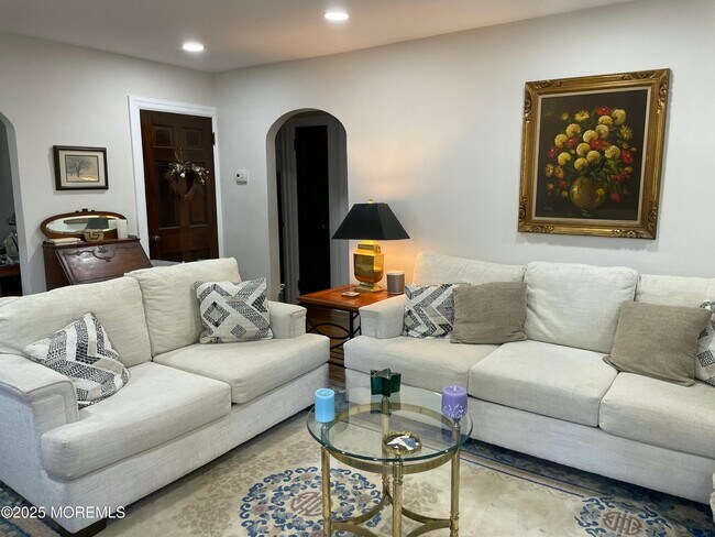 Building Photo - 432 Wells Ave