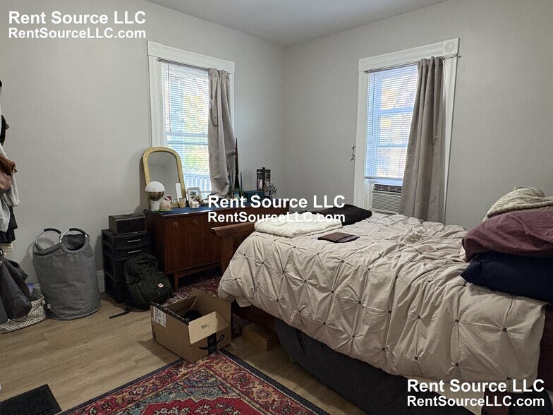 Building Photo - 97 Elm St