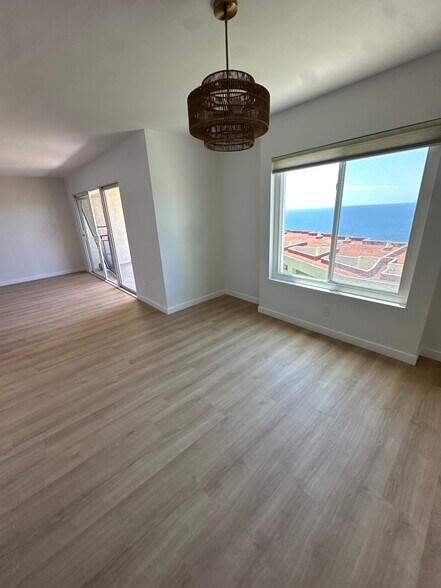 Building Photo - 3200 La Rotonda Dr