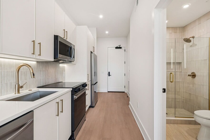Interior Photo - 20 West