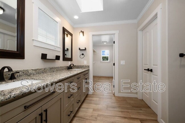 Building Photo - 823 Mohawk Dr