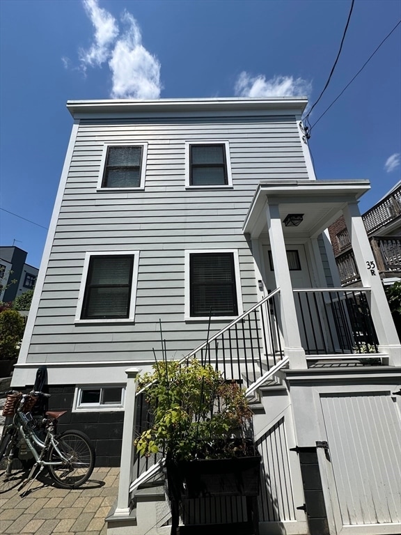Building Photo - 35R Porter St