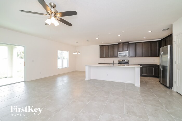 Building Photo - 888 Avenal Ln