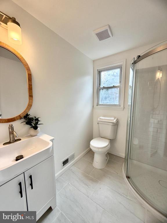 Building Photo - 2415 Fairhaven Ave