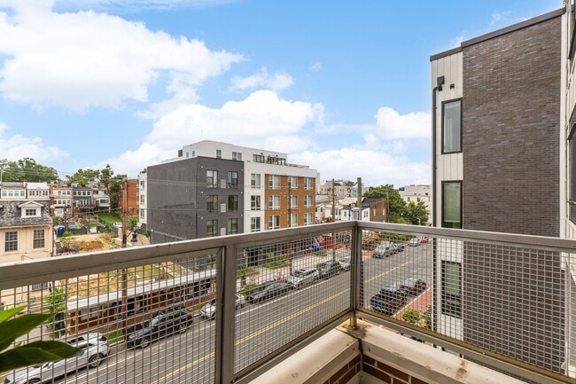 Building Photo - 822 Kennedy St NW