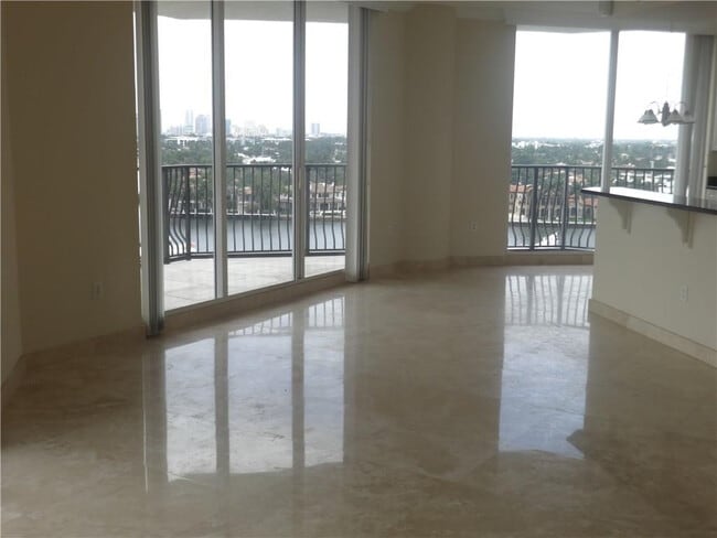 Building Photo - 100 S Birch Rd