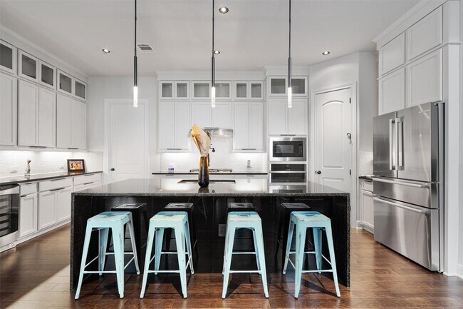 Building Photo - 9808 Bayshore Bend