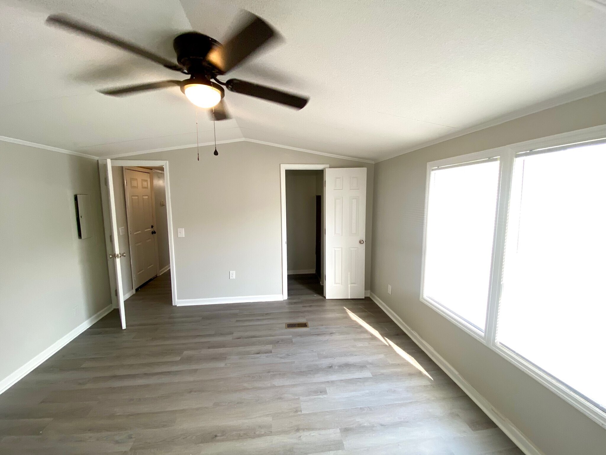 Building Photo - 102 Persimmon Dr