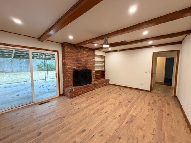 Building Photo - Rollingwood Neighborhood