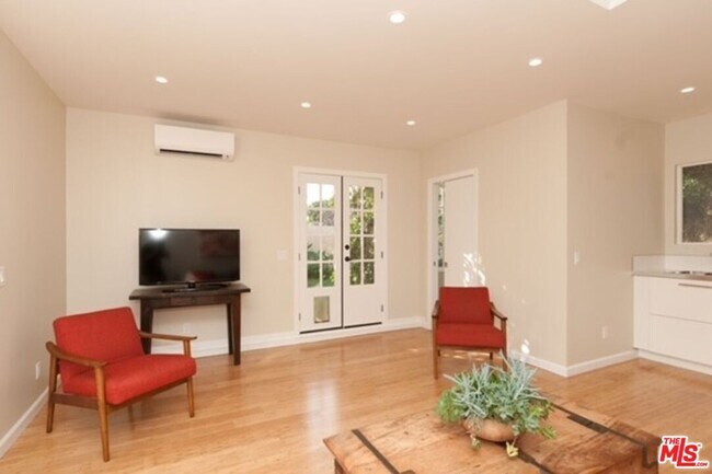 Building Photo - 4224 Beethoven St