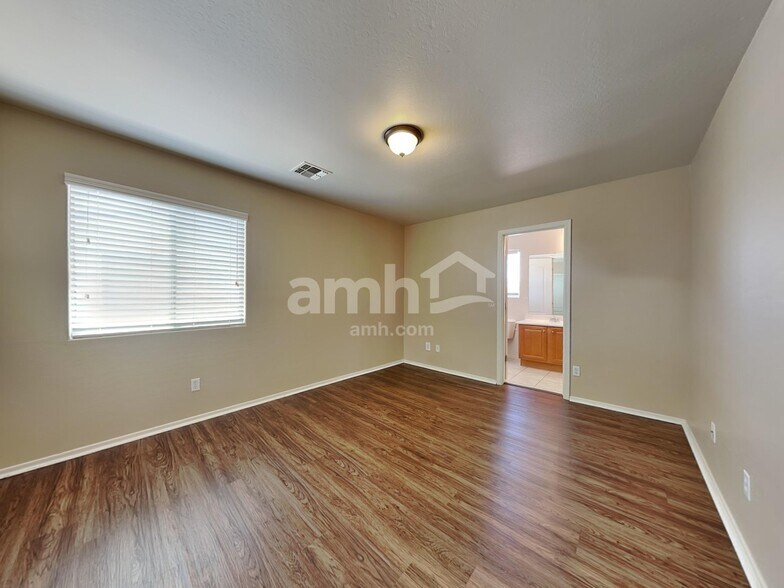 Building Photo - 15065 N 176th Ln